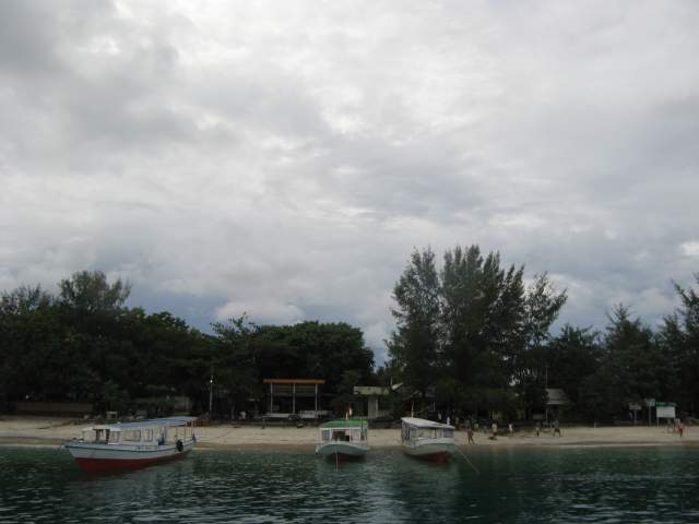 Гили Мено, Гили-Средний - позиционируется как Рай Молодожёнов (ну или Место-Где-Много-Комаров), бугага Гили Мено, Гили-Средний - позиционируется как Рай Молодожёнов (ну или Место-Где-Много-Комаров), бугага