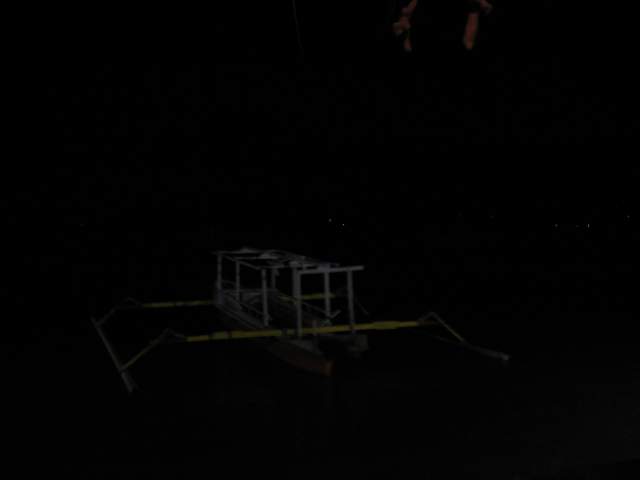 Ну и бар. Местный бар. И голые австралийцы, сигающие с набережной в ночное море... Ну и бар. Местный бар. И голые австралийцы, сигающие с набережной в ночное море...