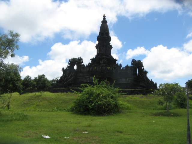   Monumen Taman Mumbul