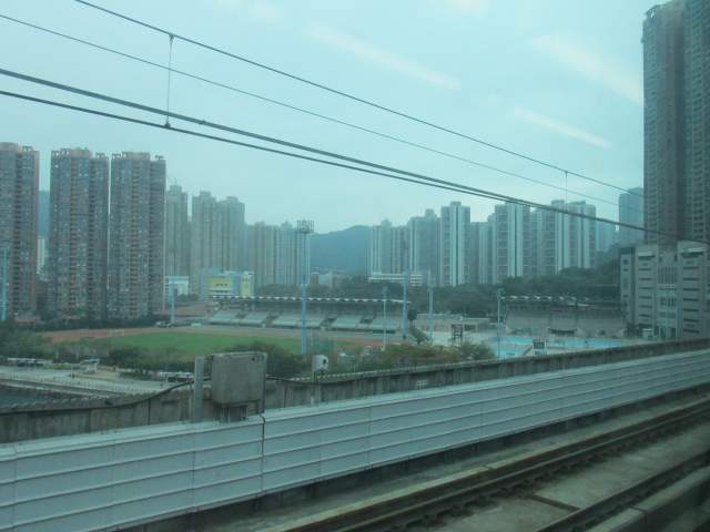 На полпути до Лантау, это - ещё один пригород Гонконга, но название я забыл, и место не помню %-)))