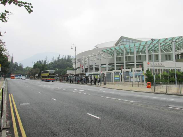 А рядом - местный бассейн А рядом - местный бассейн