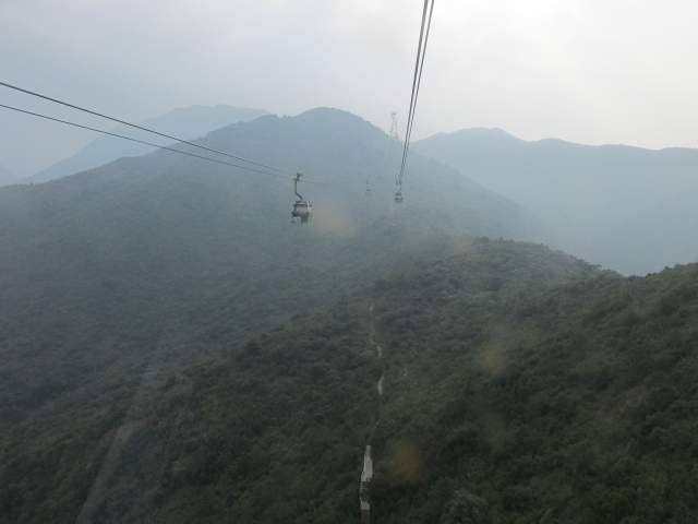 Едем дальше... А снизу видно пешеходную дорожку туда же... Едем дальше... А снизу видно пешеходную дорожку туда же...