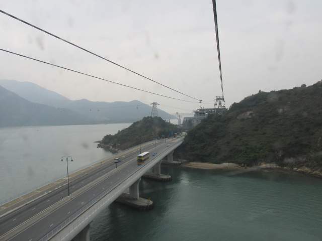 Едем над Проливом к транзитной станции... Едем над Проливом к транзитной станции...