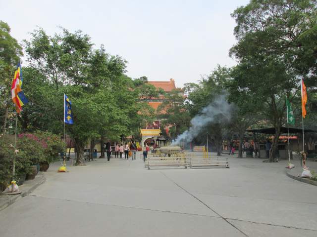 А вон там - Монастырь По Лин. Сначала - туда! А вон там - Монастырь По Лин. Сначала - туда!