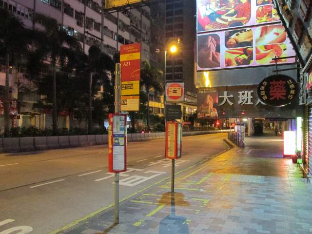 Тут где-то стопится бас до аэропорта... Тут где-то стопится бас до аэропорта...