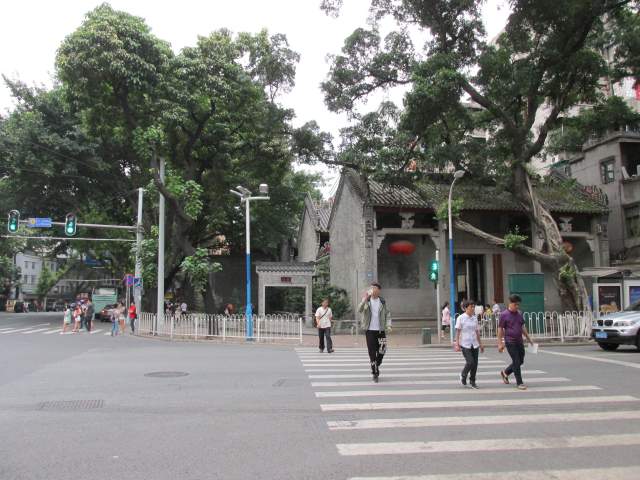      (Huifu Dong Lu Food Street)