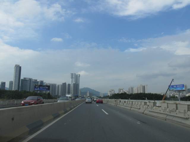 Едем в район Hongwan через весь Чжухай