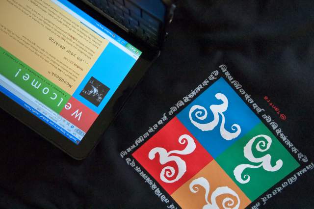 Работа над новым логотипом Microsoft идет полным ходом, Катманду, 2009. Работа над новым логотипом Microsoft идет полным ходом, Катманду, 2009.