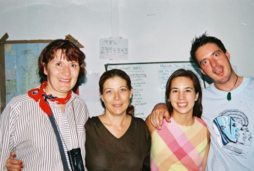 Это наша фотка на память в Impakt'e перед отъездом из Коломбо 29.01.05. Это наша фотка на память в Impakt'e перед отъездом из Коломбо 29.01.05.