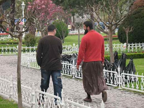 тут парни носят юбки тут парни носят юбки