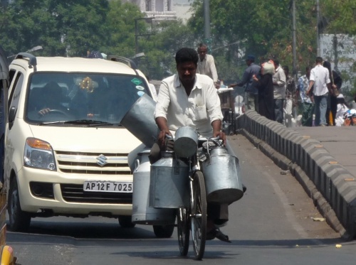 В Хайдерабаде) В Хайдерабаде)
