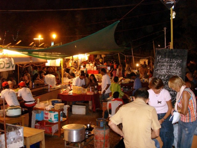 ночной субботний рынок