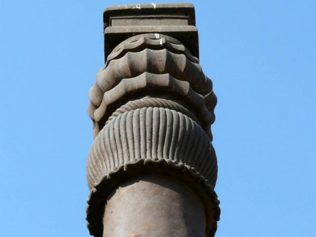 железная колонна