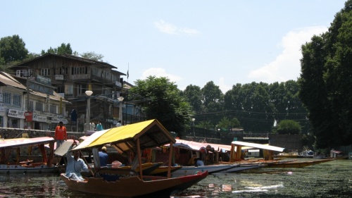    Dal Gate  .    Dal Lake