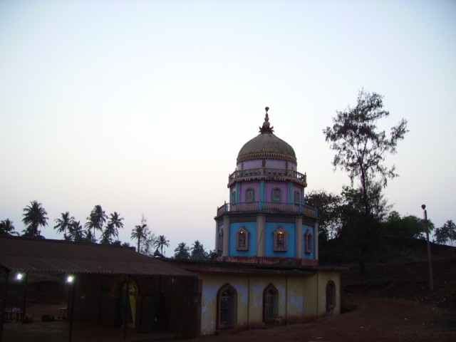  Redi Ganapati,     ,  (  http://www.konkanyatra.com/amboli/places.html)  1976 