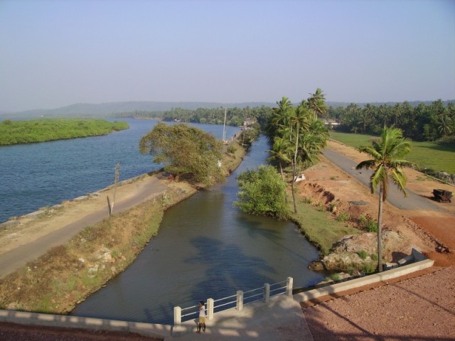 Siolim Bridge.  -  ,        :-)