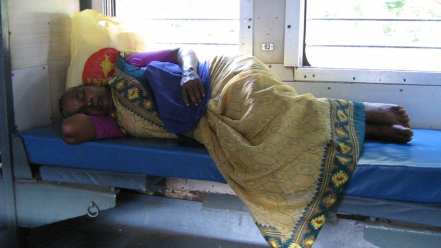 В индийском плацкарте не выдают постельное бельё В индийском плацкарте не выдают постельное бельё