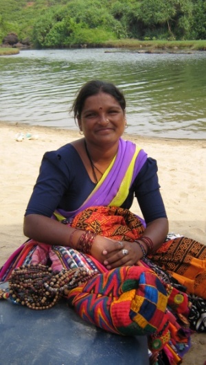 Продавщица украшений Продавщица украшений