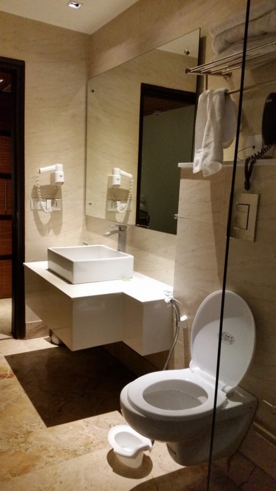 Bathroom at Ivory 32 (2)