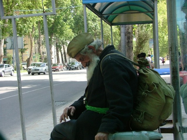 Дед задумался Дед задумался