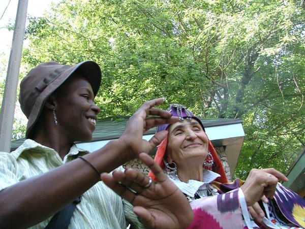 У нас разный цвет кожи, а друг друга отлично понимаем! У нас разный цвет кожи, а друг друга отлично понимаем!