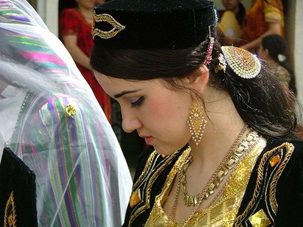 И подружки тоже в новых платьях ) И подружки тоже в новых платьях )