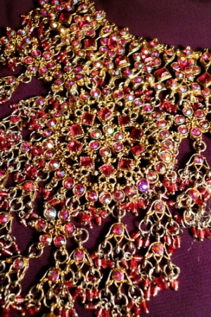 Поближе одно из ожерелий свадебного набора Поближе одно из ожерелий свадебного набора