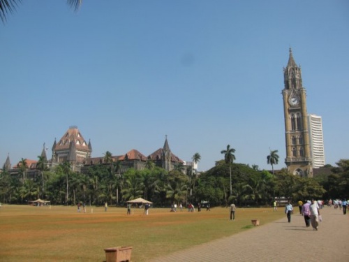Oval Circle, bashnya universiteta