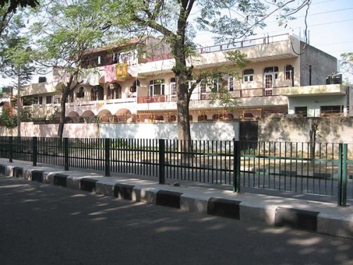 Улочка с жилыми домами. Улочка с жилыми домами.