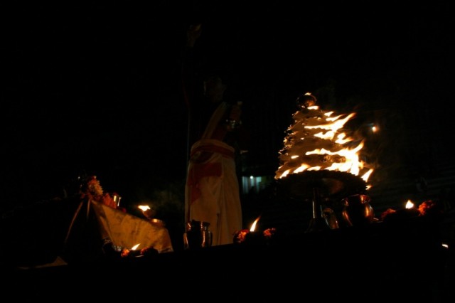 Варанаси. Церемония поклонения Ганге