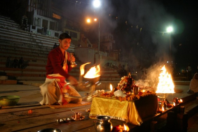 Варанаси. Церемония поклонения Ганге