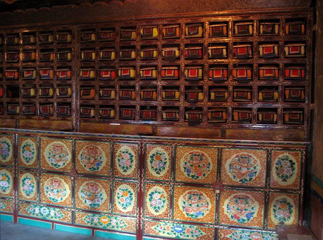 В библиотеке монастыря Пьянг, Ладакх