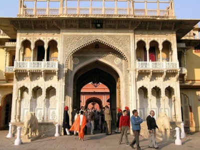 Вход во дворец Махараджи Джайпура Вход во дворец Махараджи Джайпура