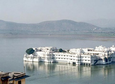 Дворец махараджи Удайпура на воде Дворец махараджи Удайпура на воде