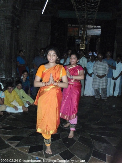 танцоры в храме