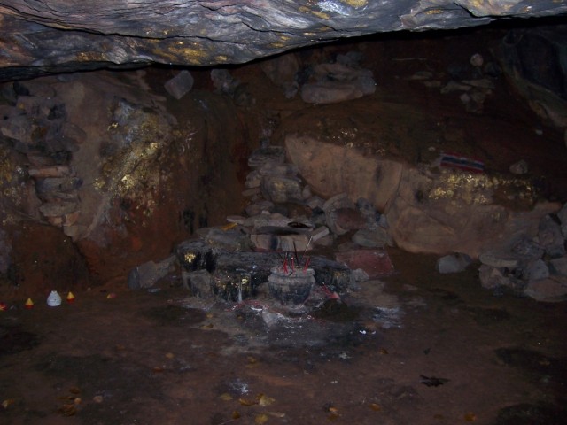 Раджгир Холм Гриддхакута Пещера Будды