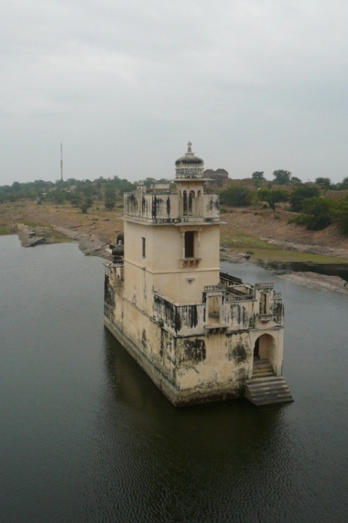 Летний дворец Падмини Летний дворец Падмини