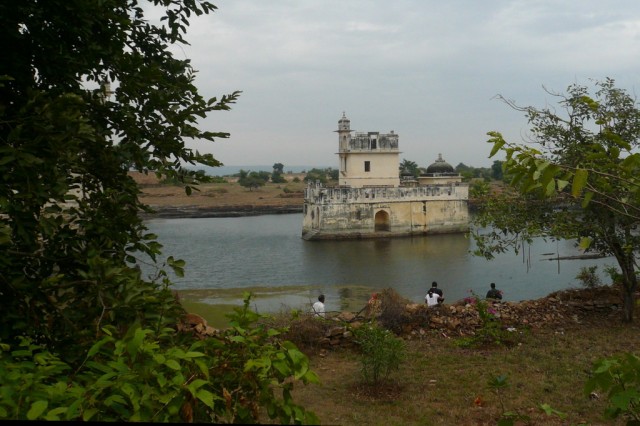 Летний дворец Падмини Летний дворец Падмини