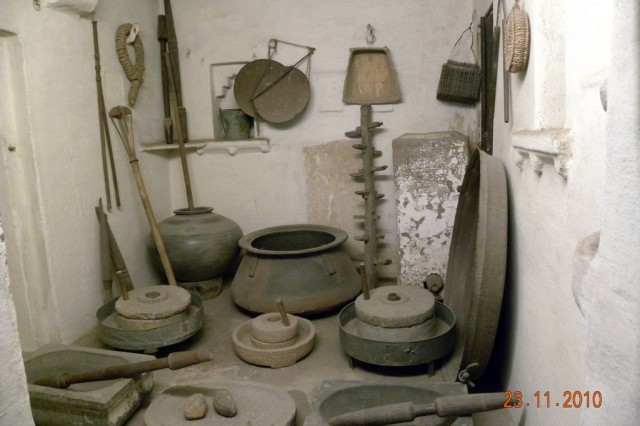 В женской половине - все проще В женской половине - все проще