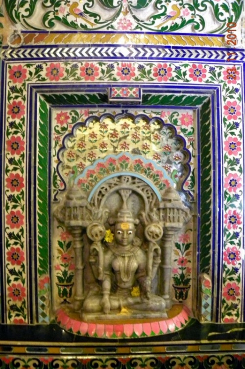 Любимая в Раджастане зеркальная мозаика Любимая в Раджастане зеркальная мозаика