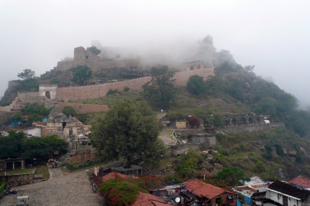 Туман, поглощающий Кумбалгарх Туман, поглощающий Кумбалгарх