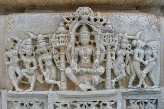 Скульптура маленького джайнистского храма Скульптура маленького джайнистского храма
