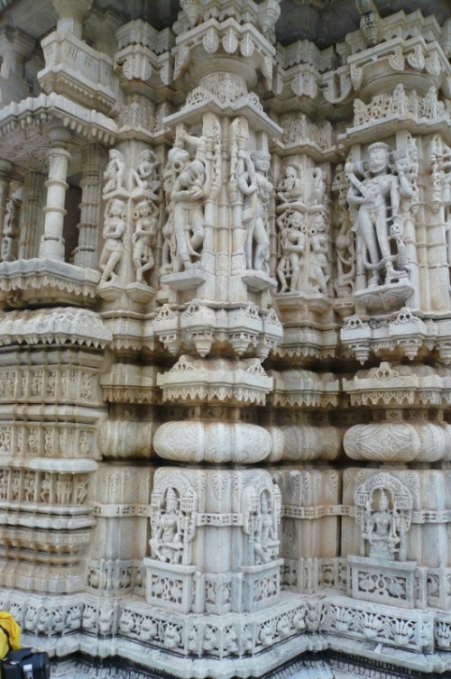 Скульптура маленького джайнистского храма Скульптура маленького джайнистского храма
