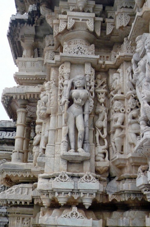 Скульптура маленького джайнистского храма Скульптура маленького джайнистского храма