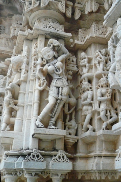 Скульптура маленького джайнистского храма Скульптура маленького джайнистского храма