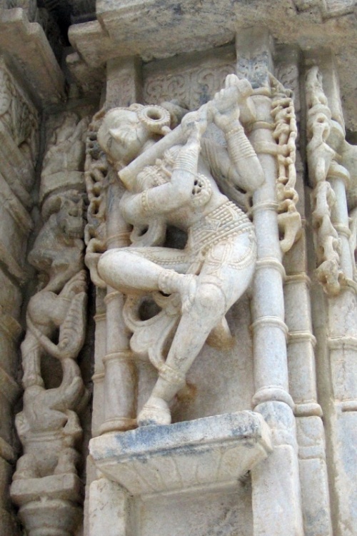 Скульптура маленького джайнистского храма Скульптура маленького джайнистского храма