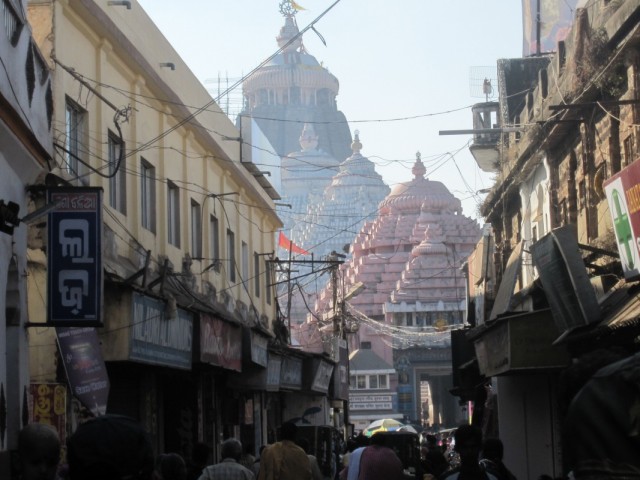 Впереди - храм Великого Джаганнатха Впереди - храм Великого Джаганнатха