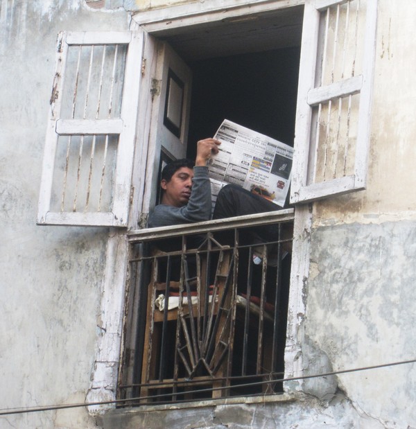 Выглянув в окно, можно узнать все местные новости, газета поведает о новостях города и страны