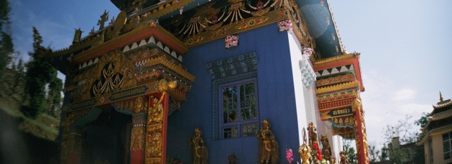 rewalsar, colorful temple