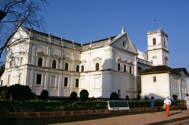 Один из 4-х близкостоящих храмов Один из 4-х близкостоящих храмов